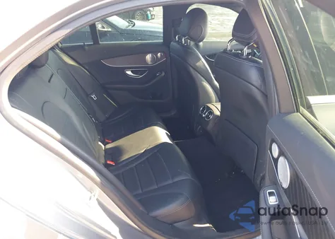 2016 Mercedes-Benz C 300 Sport 4Matic z USA, uszkodzony, nr VIN 55SWF4KB1GU166150